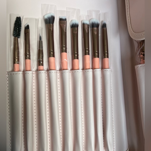 NIB BRAND NEW Luxie 30 Piece Rose Gold Brush Set - Picture 8 of 10